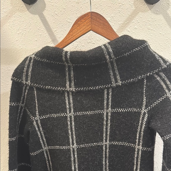 Ellen Tracy Black and White Cardigan Sweater - Picture 4 of 4